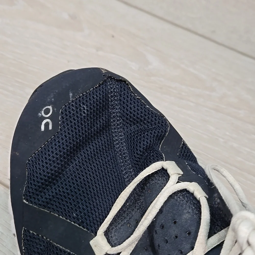 On Running Wimen Navy Athletic Running Shoes Sneakers Sz 10.5